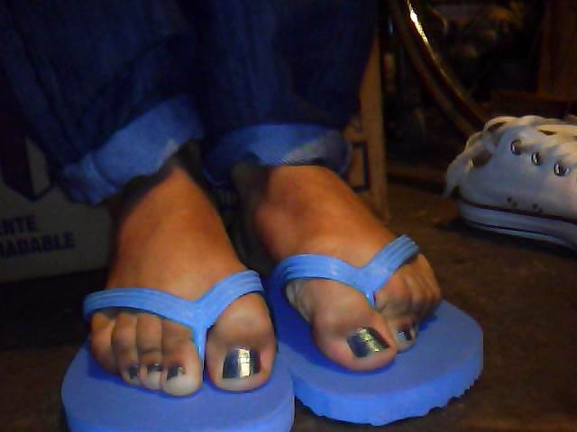 サンダル、足、爪を青く塗る
 #21953936