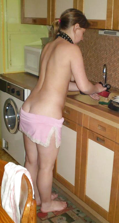 裸の素人が台所で料理をする by blondelover
 #4928690