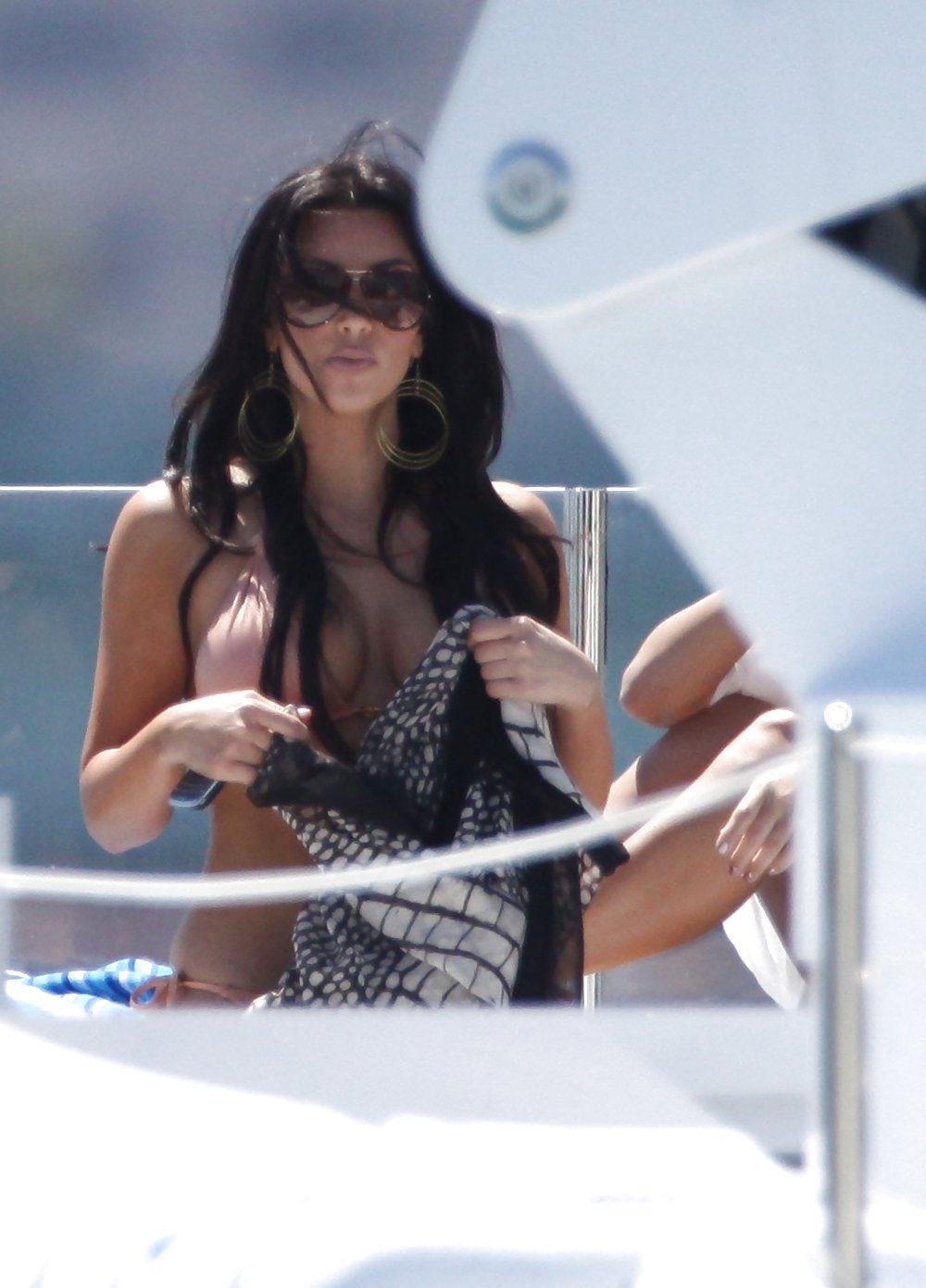 Kim Kardashian in Bikini on a Yacht in Miami #1986855