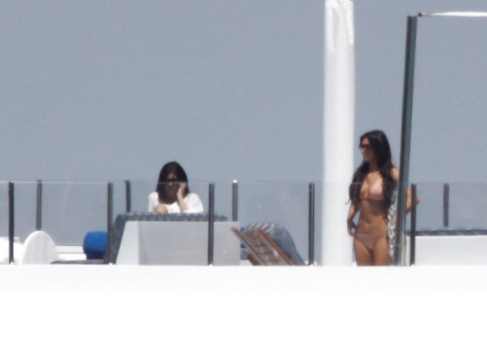 Kim Kardashian in Bikini on a Yacht in Miami #1986861