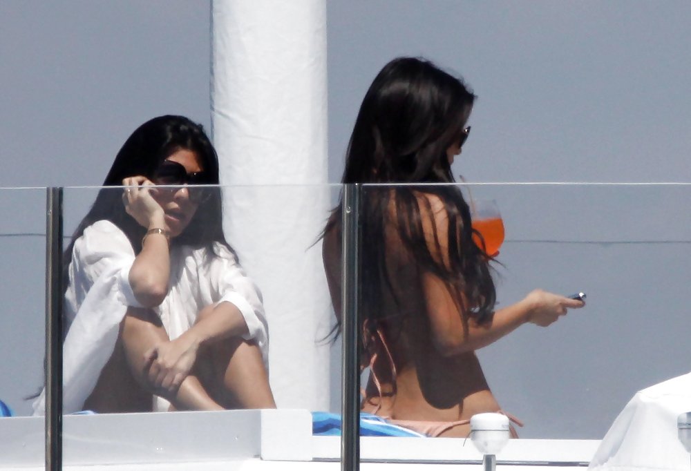 Kim Kardashian in Bikini on a Yacht in Miami #1986939