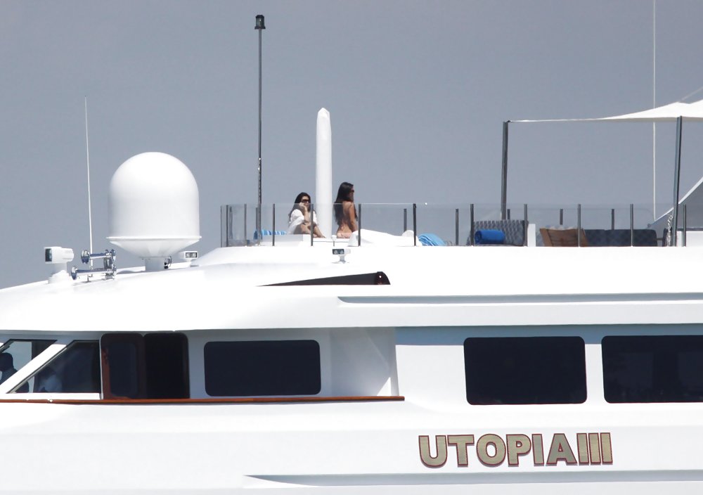 Kim Kardashian in Bikini on a Yacht in Miami #1986995