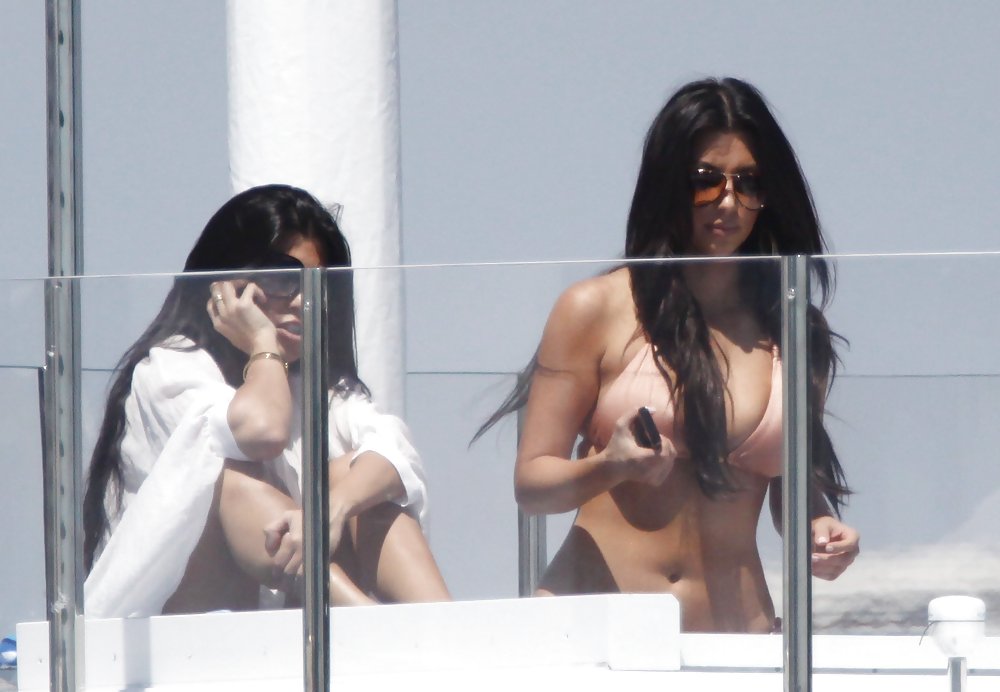 Kim Kardashian in Bikini on a Yacht in Miami #1987022