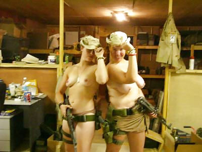 Chicas militares 2
 #14914805