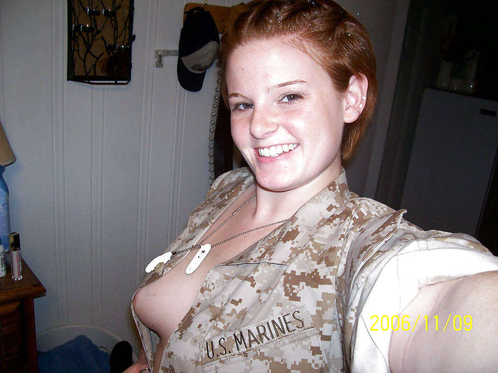 Chicas militares 2
 #14914813