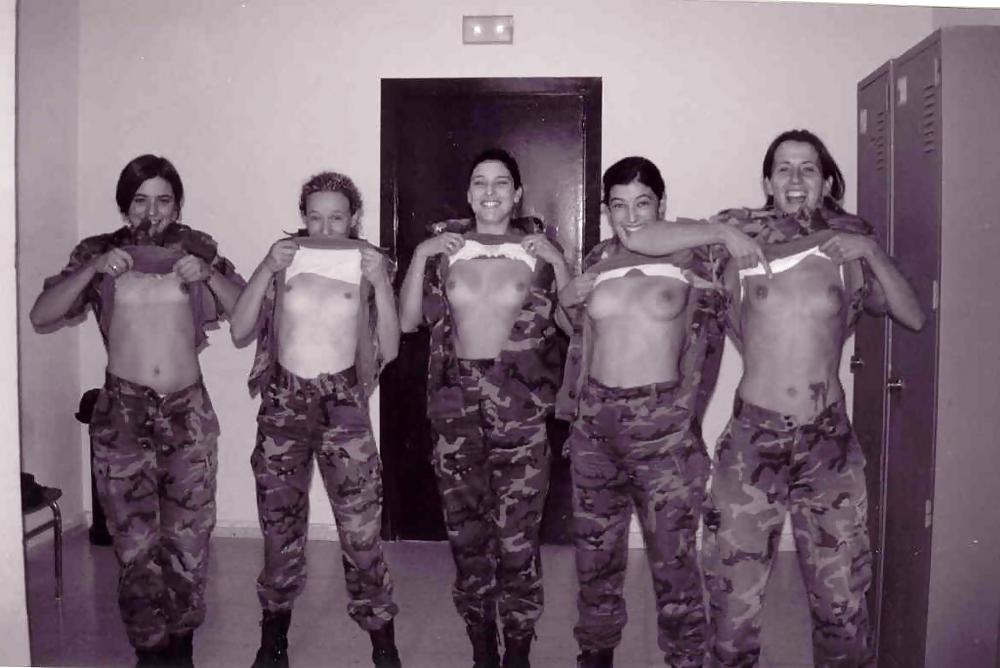 Chicas militares 2
 #14914877