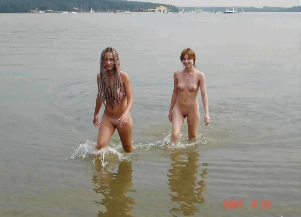 Spiaggia nudista adolescenti
 #1076511