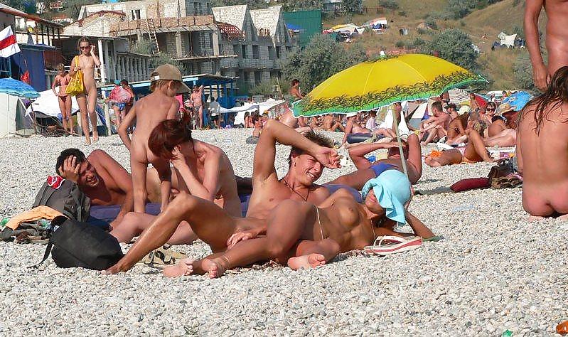 Spiaggia nudista adolescenti
 #1076741