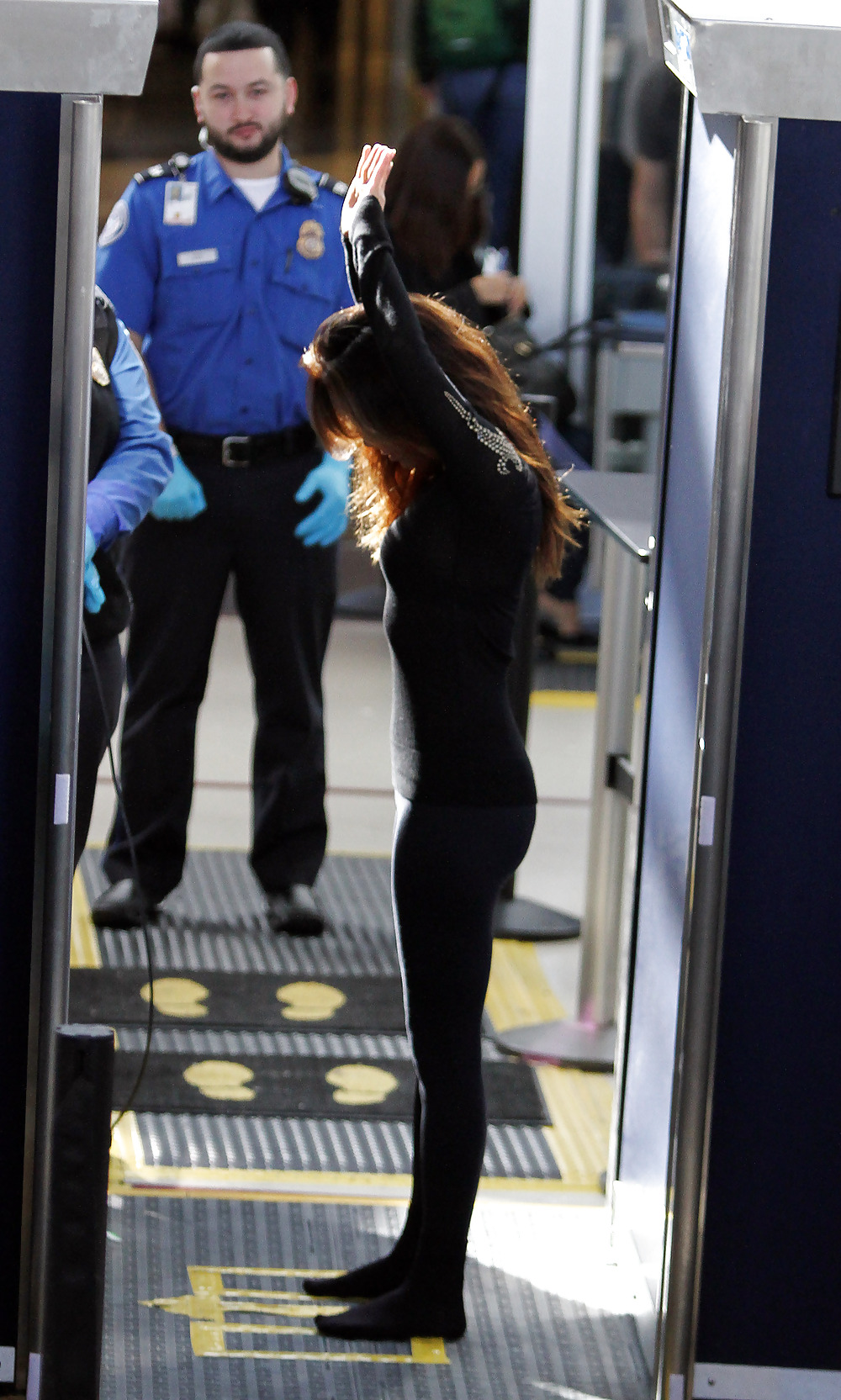 Eva Longoria in leggings being scanned at LAX arse shots #6012037