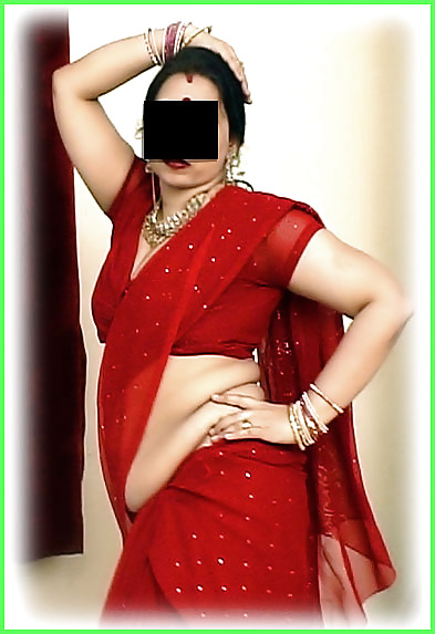 Indische Frau In Rot Saree Ausgesetzt #2091870