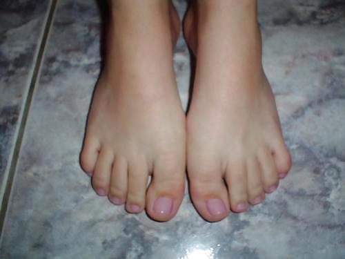 ナターシャ-セクシーなブラジリアンの足
 #18072659