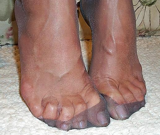 Hanes feet  #8711316