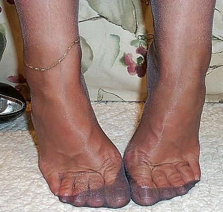 Hanes feet  #8711432