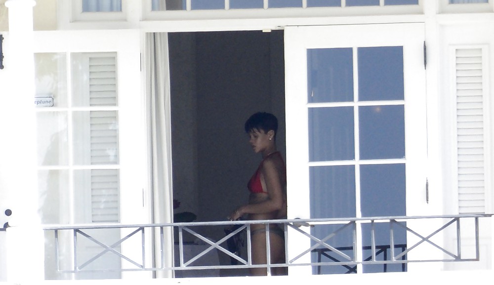 Rihanna - tette e culo - nudo !!!
 #15252453