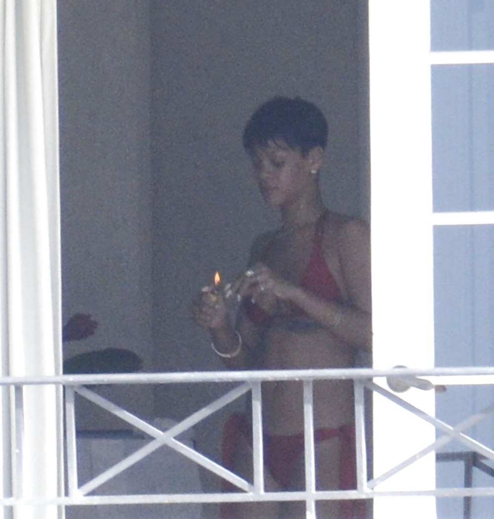 Rihanna - tette e culo - nudo !!!
 #15252473