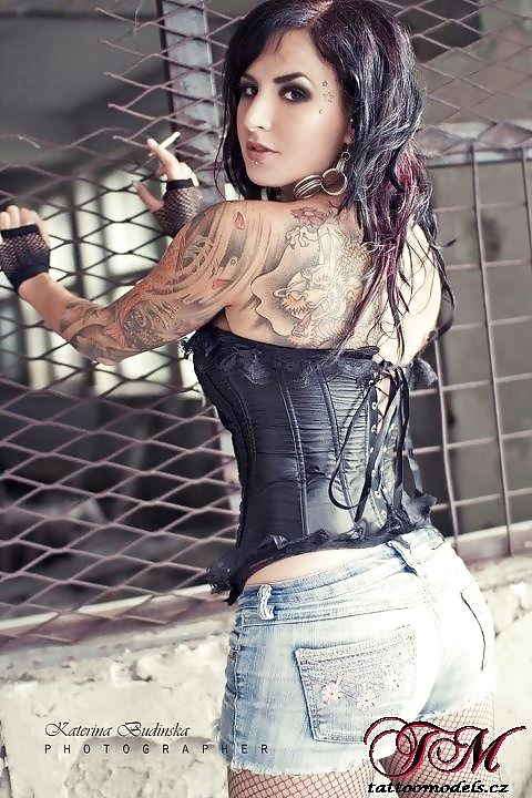 Bellezas tatuadas 2
 #20089941