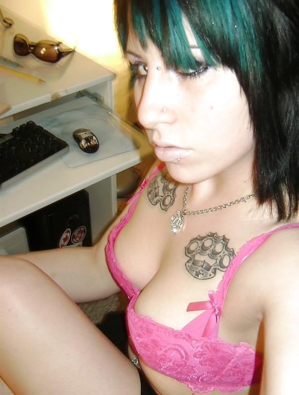 Putas con tatuaje
 #13501307