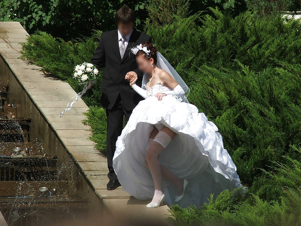 花嫁の結婚式 白いパンティー 盗撮 人妻 若い
 #21492503