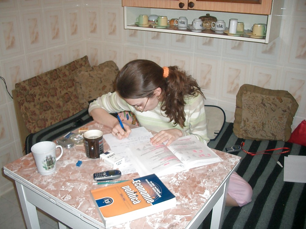 Studenta Alina Elena din Pascani #1654603