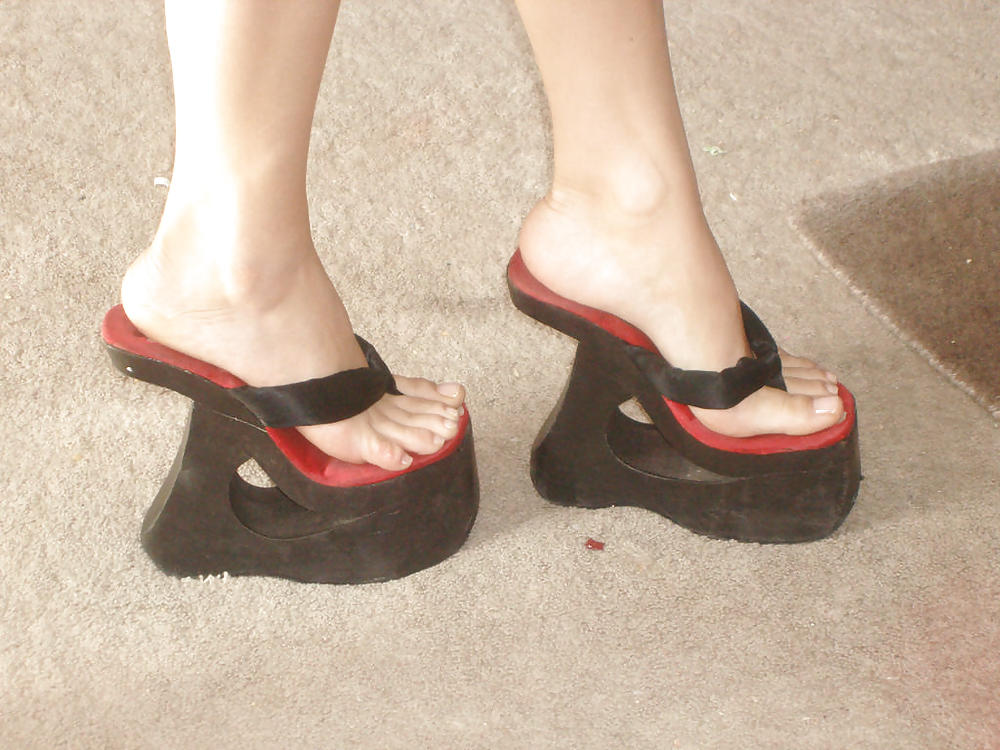 Flip flops and sandals Part 1 #21110929