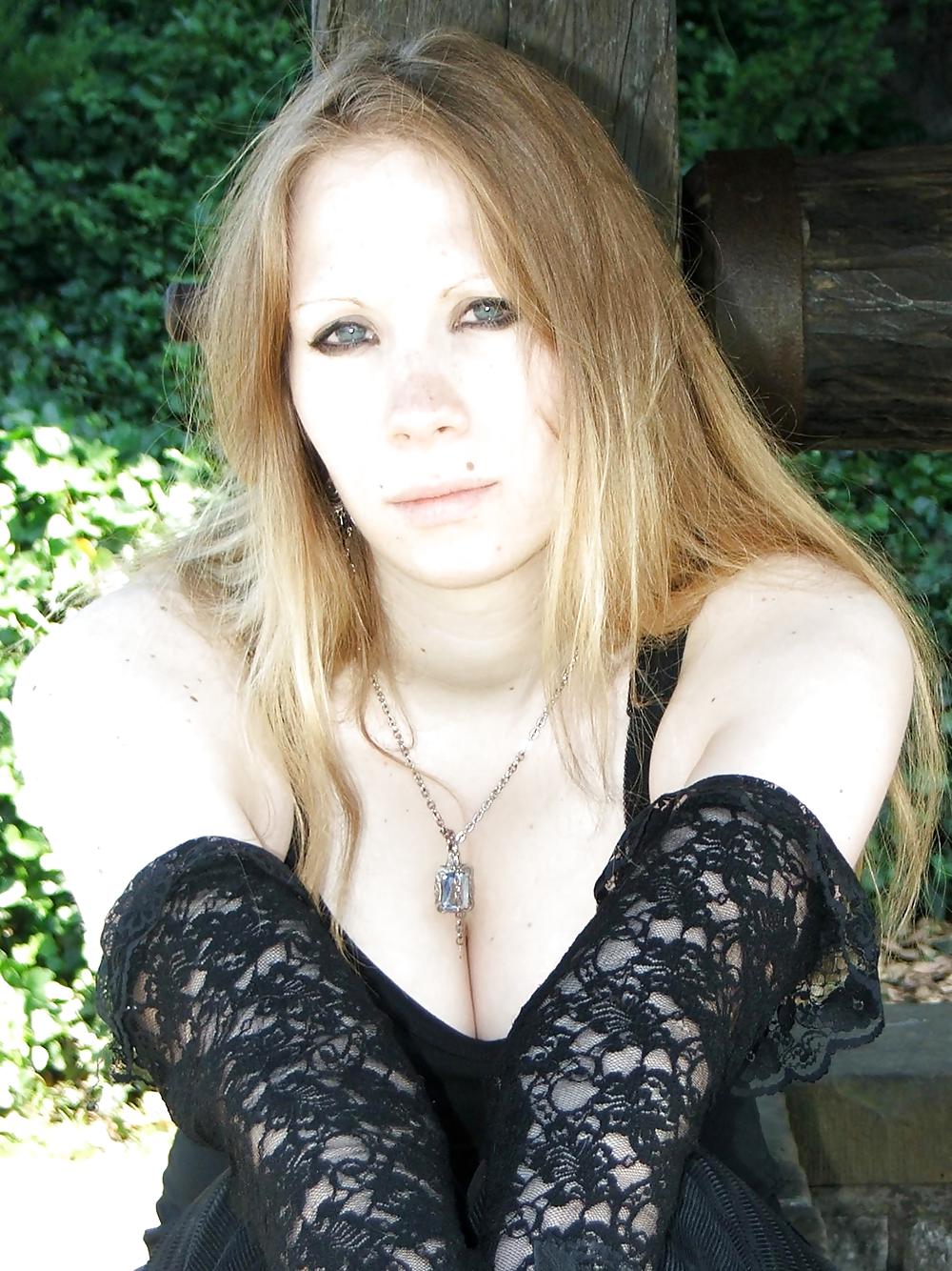 Sexy blonde german gothic teen
 #18046179