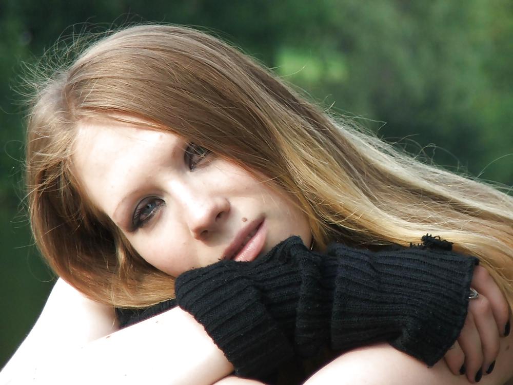 Sexy bionda tedesca gothic teenager
 #18046361