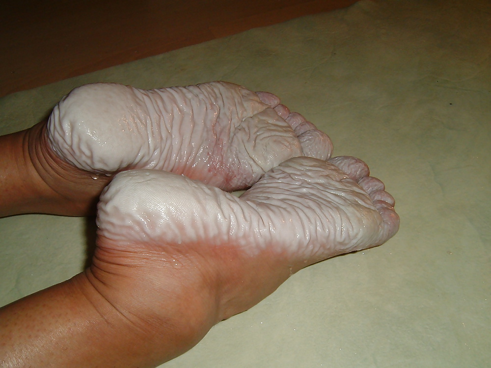 Bianca's wet wrinkled feet  #4479616