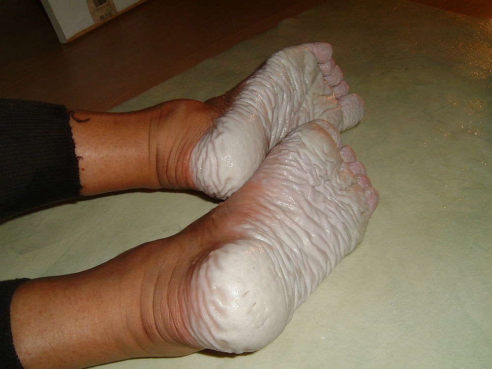 Bianca's wet wrinkled feet  #4479624