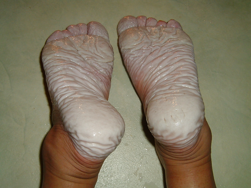 Bianca's wet wrinkled feet  #4479644