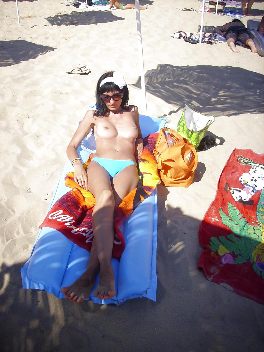 Ragazze della spiaggia bulgara dal mare nero - iv
 #8811352