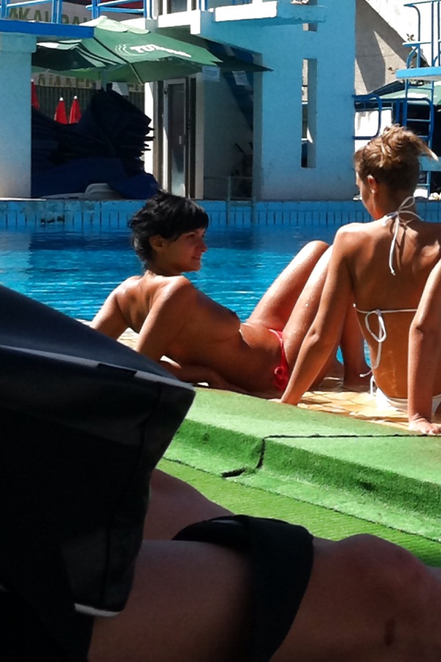 Ragazze della spiaggia bulgara dal mare nero - iv
 #8811559