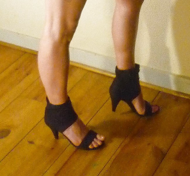 Legs and heels #8018198