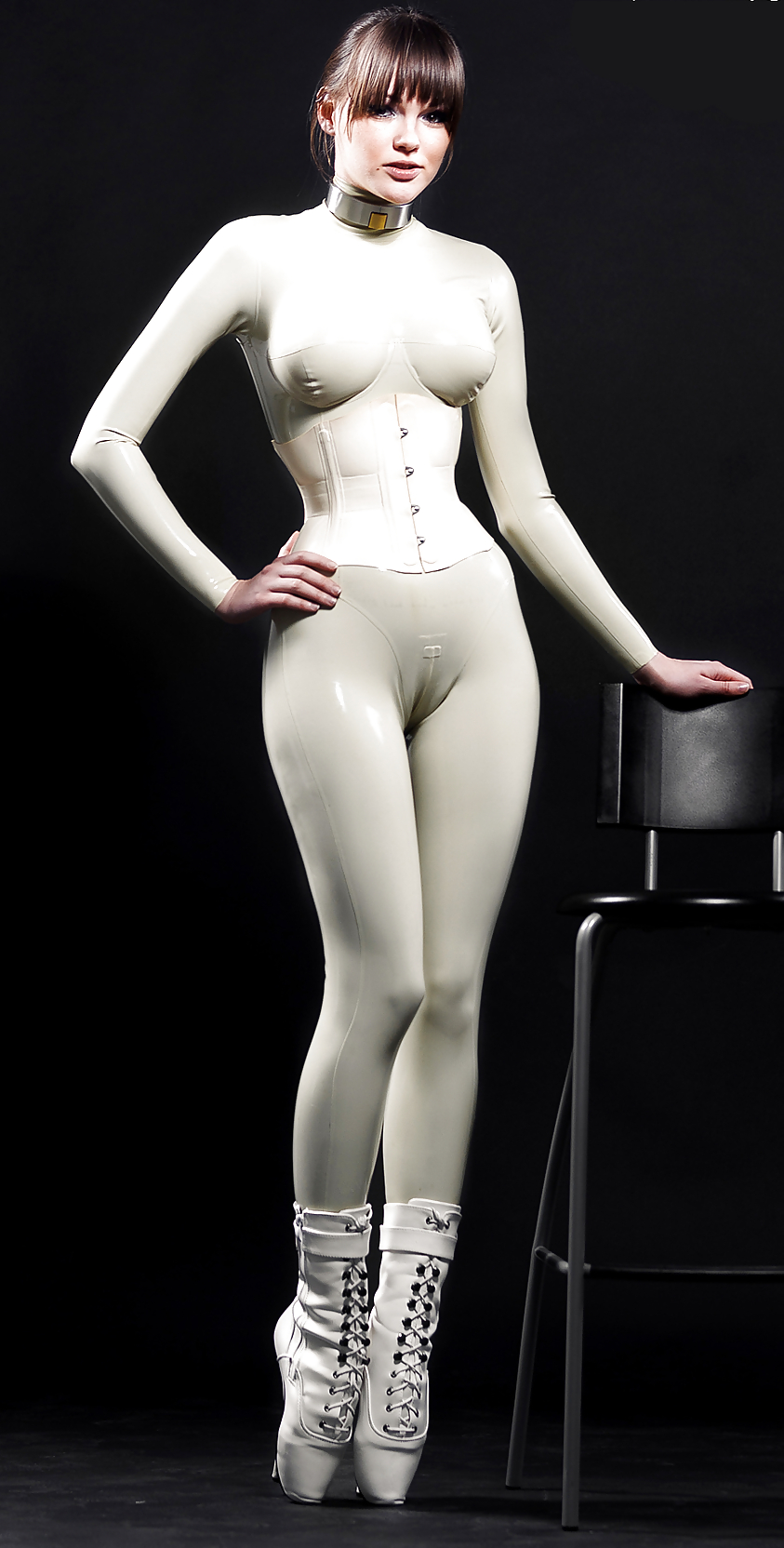 Sexy Modell In Latex Und Ballettschuhe #21123430