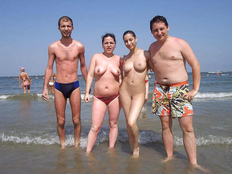 Spiaggia nudista adolescenti
 #2535455