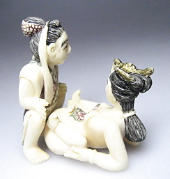 Piccole sculture porno - netsuke giapponesi e sculture in avorio
 #9200302