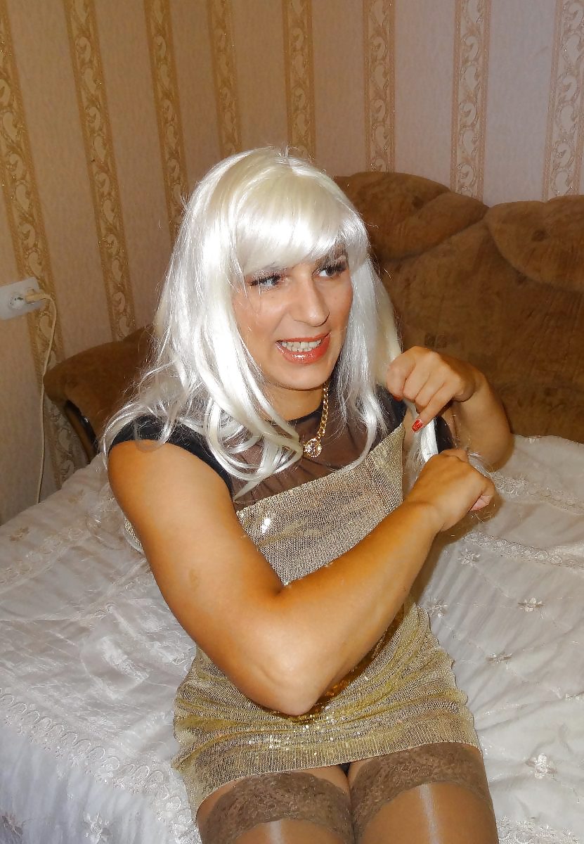 Travestis rusa macha
 #16672550