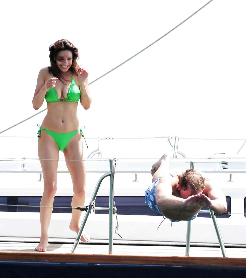 Kelly Brook bikini verde in spiaggia
 #1968246