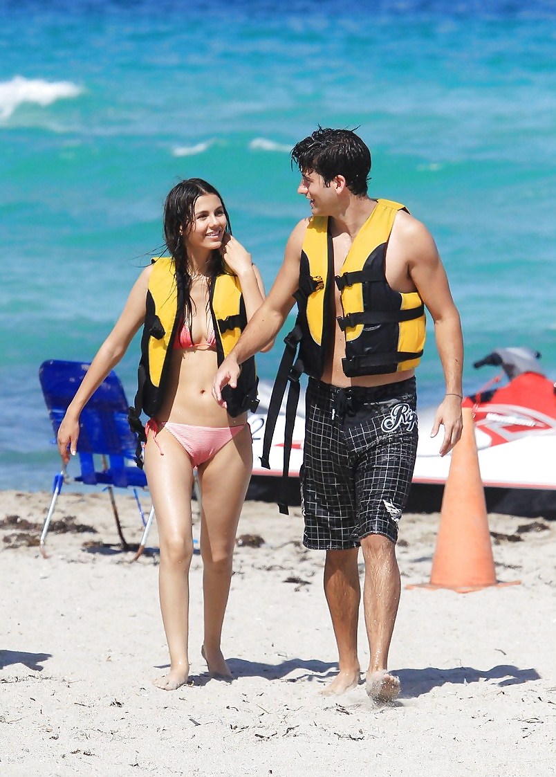 Victoria Justice Bikini #10906504