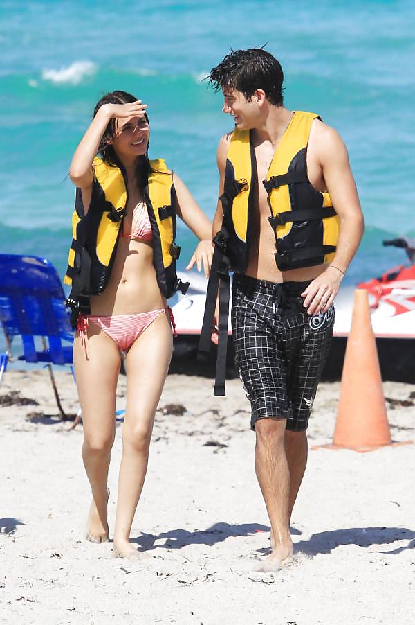 Victoria Justice Bikini #10906615