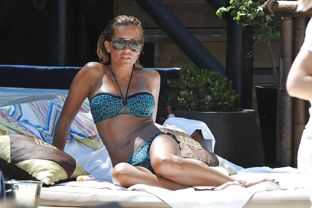 Sylvie van der Vaart - hot holiday pictures and other #16394528