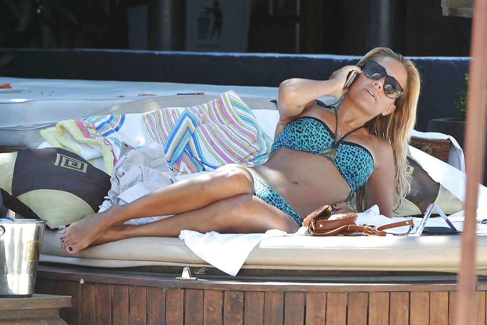 Sylvie van der vaart - foto di vacanza calda e altro
 #16394536