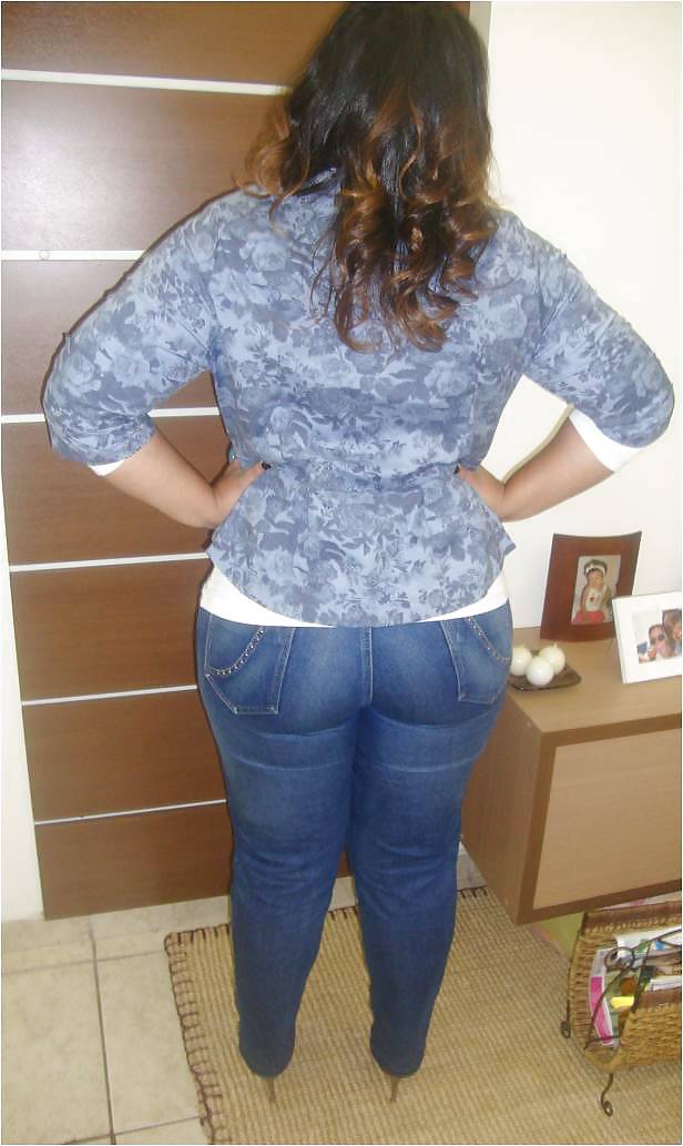 Donne dentro e fuori i jeans
 #4294684