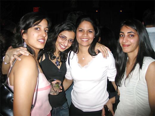 Indische Mädchen Bilder In Einem Bangalore Pub Genommen #5215329