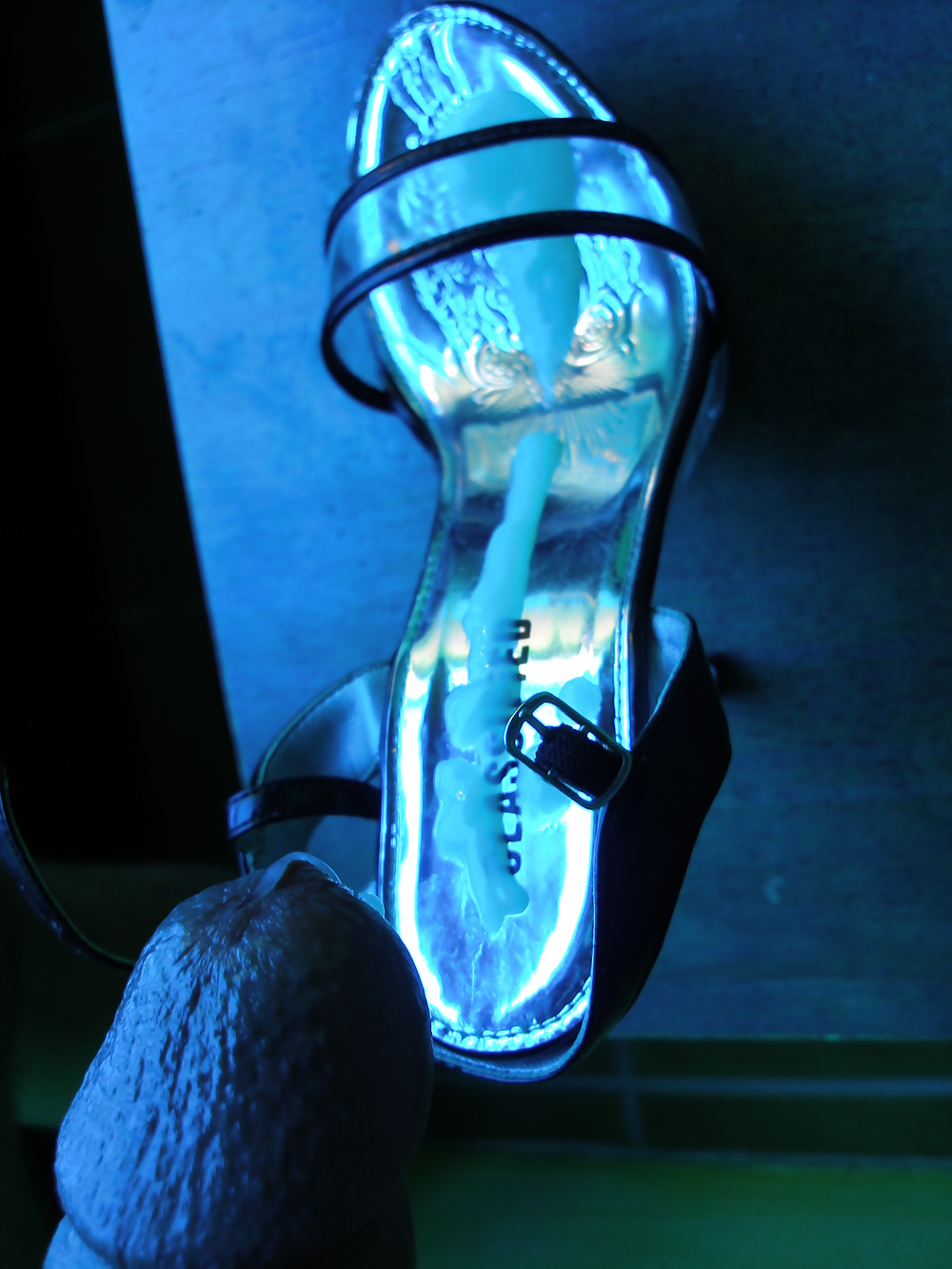 Cum on high heel