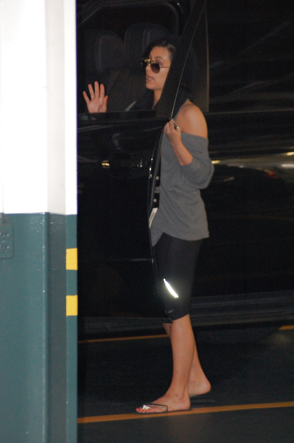 Kim Kardashian In Leggings Zu Einem Nagelstudio Geleitet #3283352