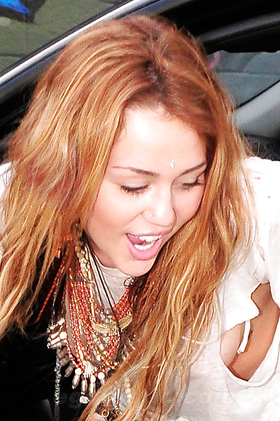 Miley cyrus lato tetta
 #2130977