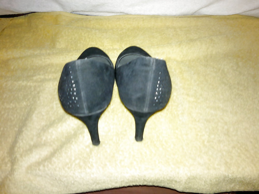 Scorching Schwarze Pumps mit Perlen an der Seite mit ca. 8 cm Absatz