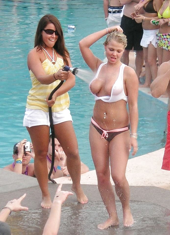 Algunos adolescentes, babes todos en bikini imágenes
 #21213862
