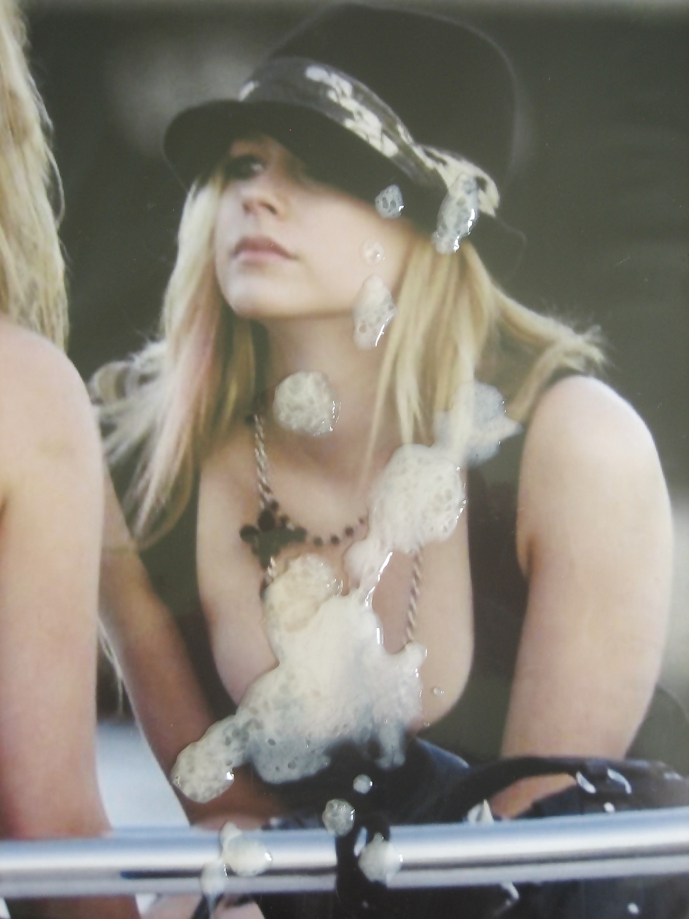 Avril Lavigne worshipping #4898527