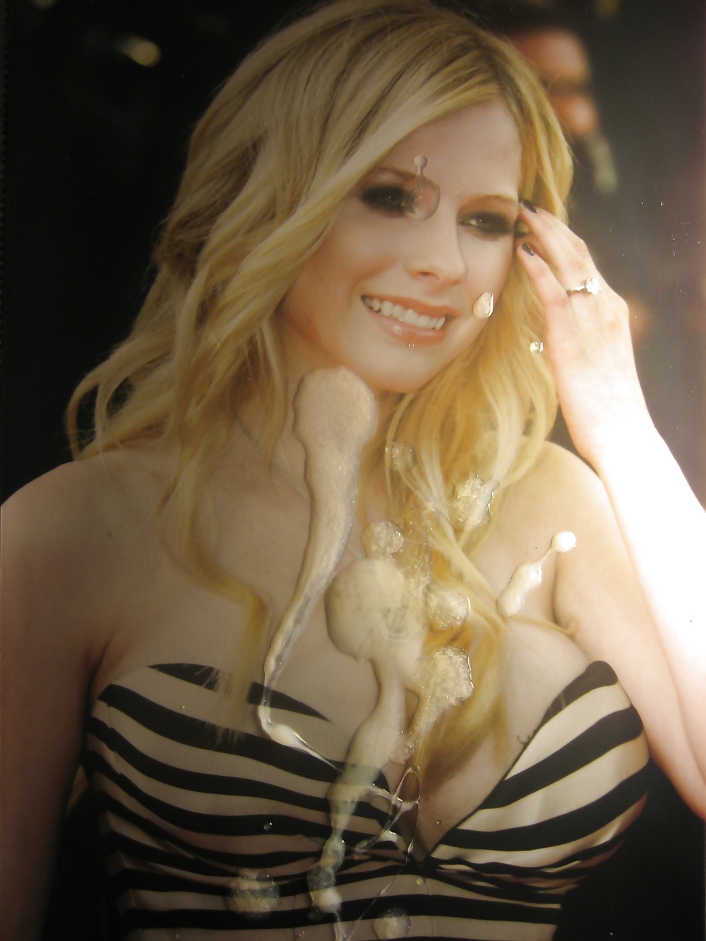 Avril Lavigne worshipping #4898540